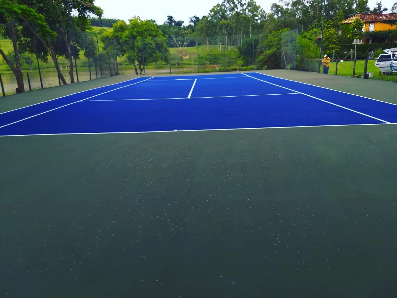 Construção de quadra de tênis profissional